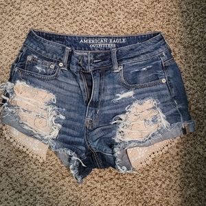 Jean shorts with lace pockets